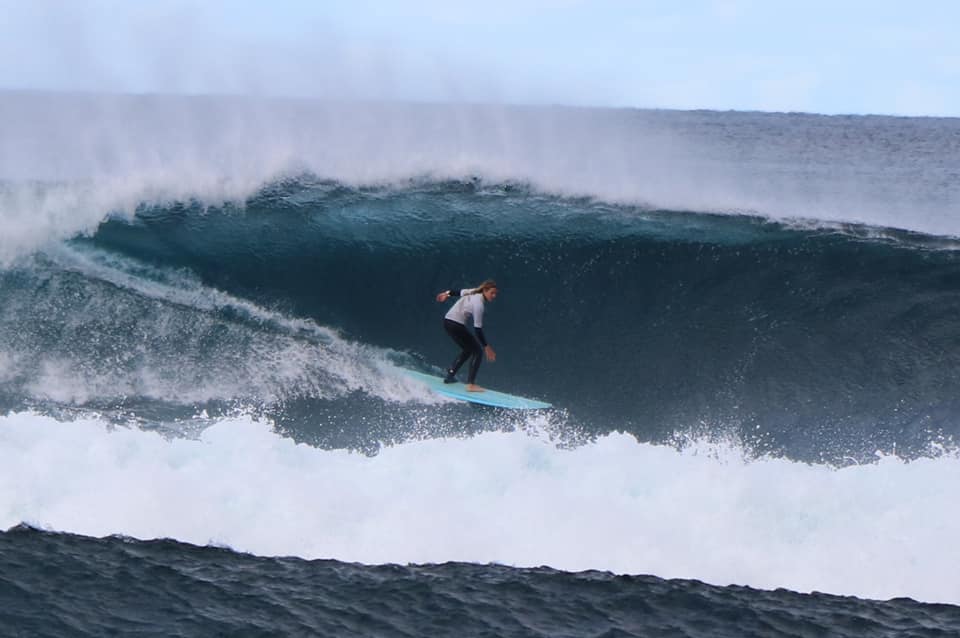 Pam Burridge surfing Golfie