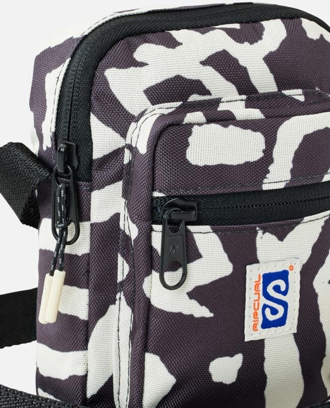 Rip Curl Search Crossbody Bag Washed Black. Rip Curl Handbags in Womens Handbags & Womens Bags. Code: 028WUT
