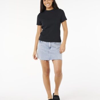 Rip Curl Classic Fitted Tee Black. Rip Curl Tees in Womens Tees & Womens T-shirts & Singlets. Code: 0LTWTE
