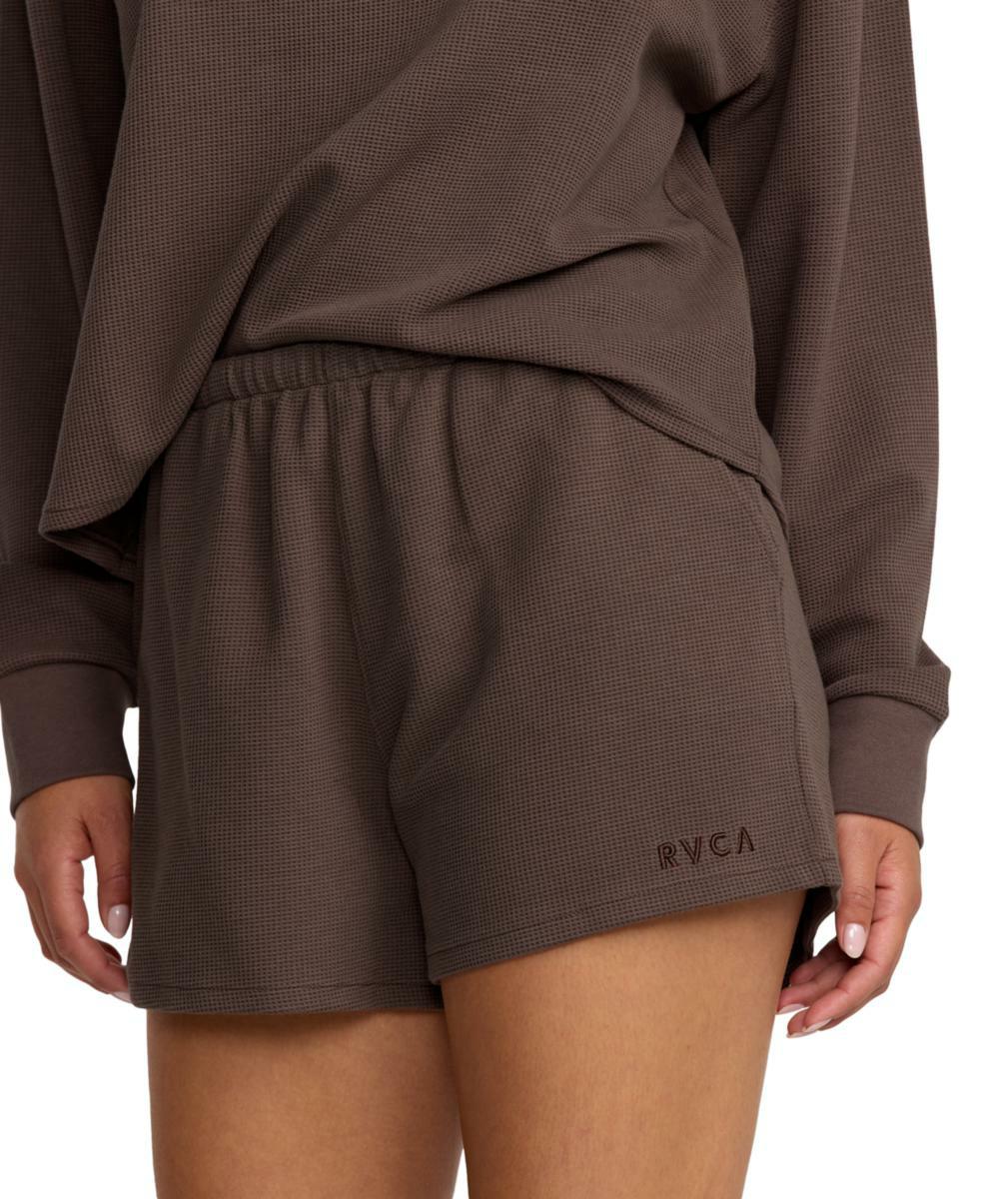 Rvca Glory Waffle Short Brown Bear. Rvca Walkshorts - Fitted Waist in Womens Walkshorts - Fitted Waist & Womens Shorts. Code: 23B093500