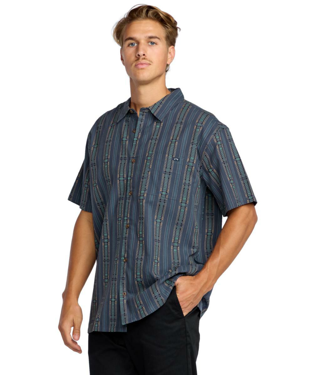 Billabong Sundays - Short Sleeves Shirt For Men Dark Navy. Billabong Shirts - Short Sleeve in Mens Shirts - Short Sleeve & Mens Shirts. Code: 24A041507