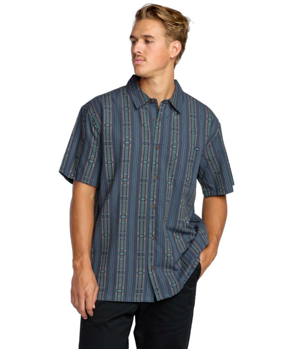 Billabong Sundays - Short Sleeves Shirt For Men Dark Navy. Billabong Shirts - Short Sleeve in Mens Shirts - Short Sleeve & Mens Shirts. Code: 24A041507