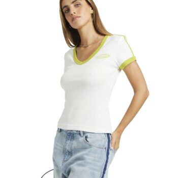 Billabong Billa Crush Tee White. Billabong Tees in Womens Tees & Womens T-shirts & Singlets. Code: 24B014571