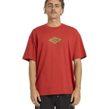 Billabong Otis Diamond Ss Red Dirt. Billabong Tees in Mens Tees & Mens T-shirts & Singlets. Code: 24A356181