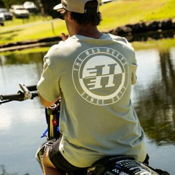 The Mad Hueys H Series Split Ss Tee Faded Dust. The Mad Hueys Tees in Mens Tees & Mens T-shirts & Singlets. Code: H226M01001