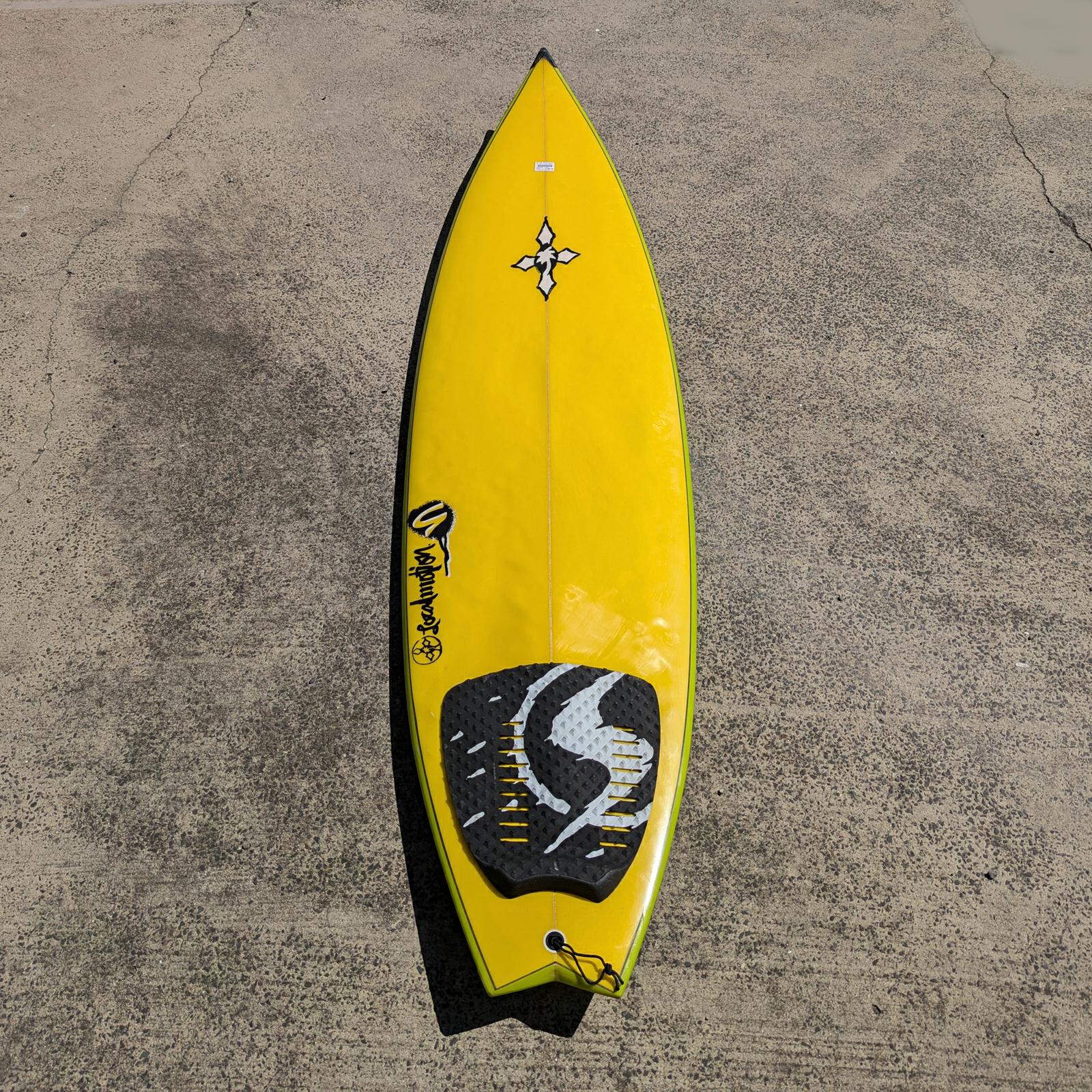 Used Sh Local Motion 6.4 W/fin Fcs. Used Second Hand Surfboards in Boardsports Second Hand Surfboards & Boardsports Surf. Code: 2026000396