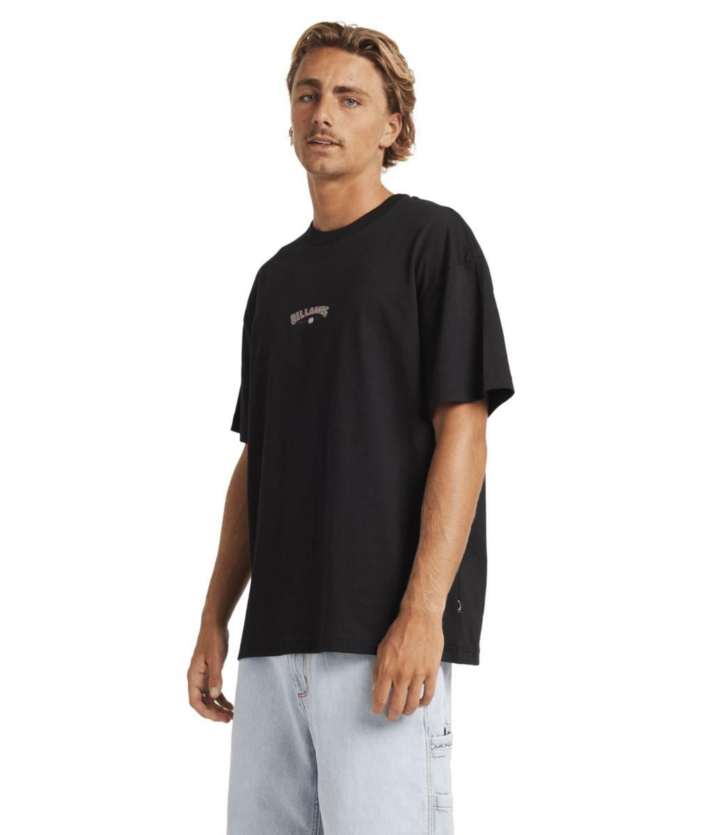 Billabong Chrome Arch Og Ss Black. Billabong Tees in Mens Tees & Mens T-shirts & Singlets. Code: 24A354521