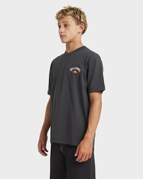 Billabong Boys Otis Flag Arch Ss Charcoal. Billabong Tees in Boys Tees & Boys T-shirts & Singlets. Code: 24A353550