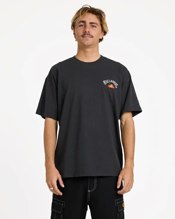 Billabong Otis Flag Arch Ss Charcoal. Billabong Tees in Mens Tees & Mens T-shirts & Singlets. Code: 24A433590