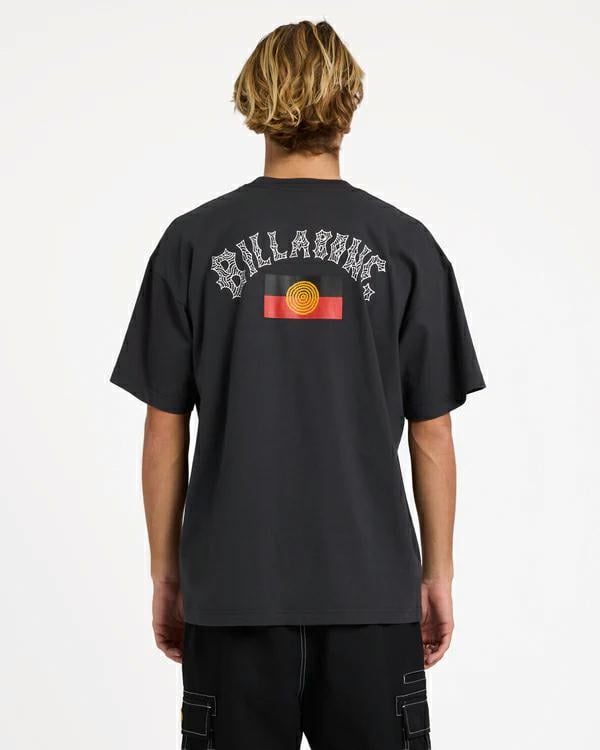 Billabong Otis Flag Arch Ss Charcoal. Billabong Tees in Mens Tees & Mens T-shirts & Singlets. Code: 24A433590