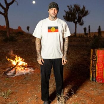 Billabong Otis Flag Ss Off White. Billabong Tees in Mens Tees & Mens T-shirts & Singlets. Code: 24A433591
