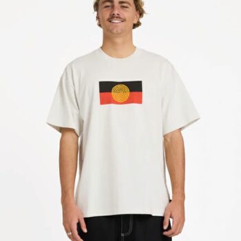 Billabong Otis Flag Ss Off White. Billabong Tees in Mens Tees & Mens T-shirts & Singlets. Code: 24A433591