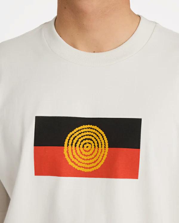 Billabong Otis Flag Ss Off White. Billabong Tees in Mens Tees & Mens T-shirts & Singlets. Code: 24A433591