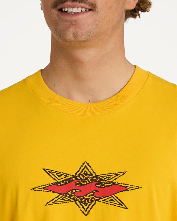 Billabong Otis Diamond Ss Old Gold. Billabong Tees in Mens Tees & Mens T-shirts & Singlets. Code: 24A433594