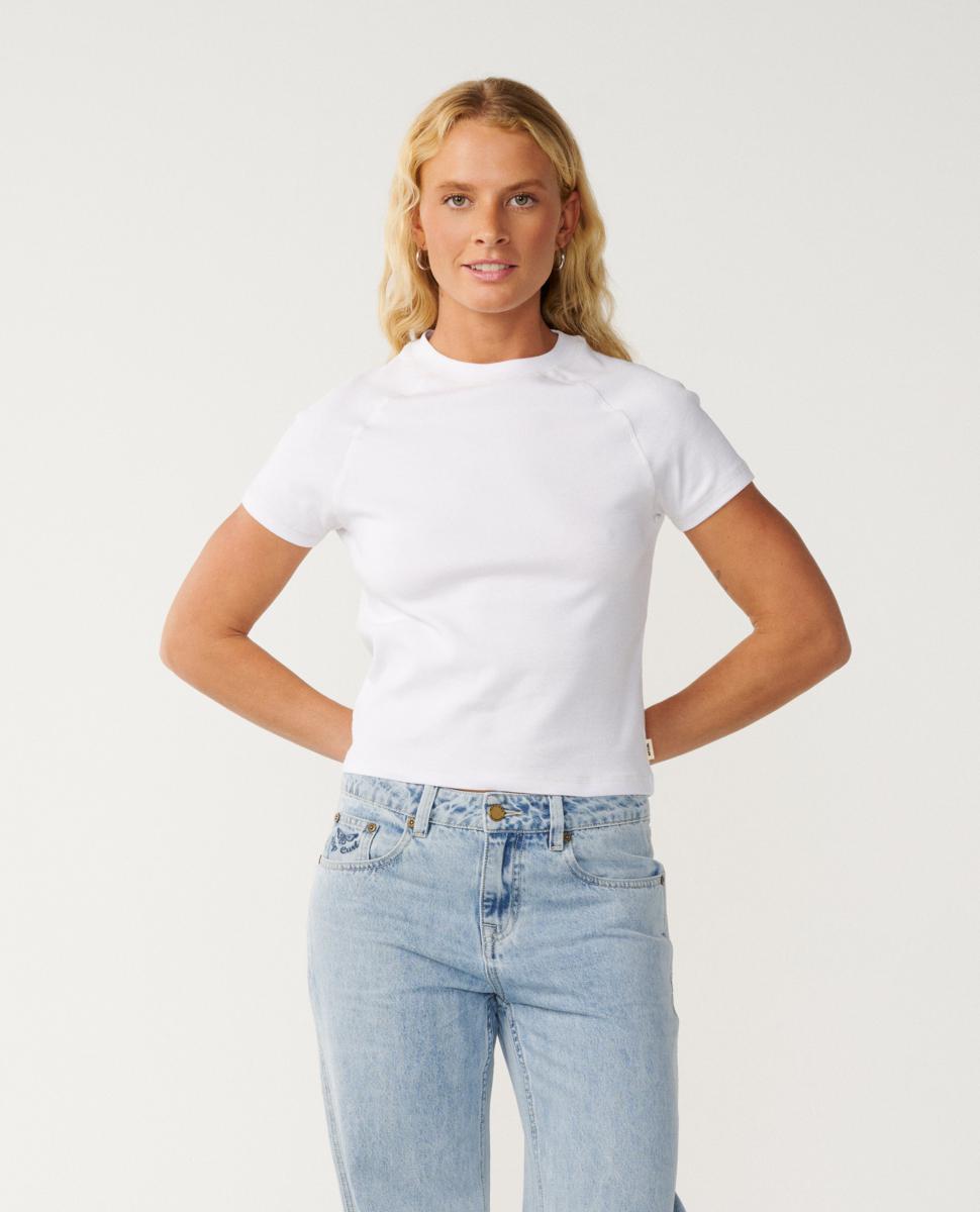 Rip Curl Classic Fitted Raglan Tee White. Rip Curl Tees in Womens Tees & Womens T-shirts & Singlets. Code: 0Q3WTE