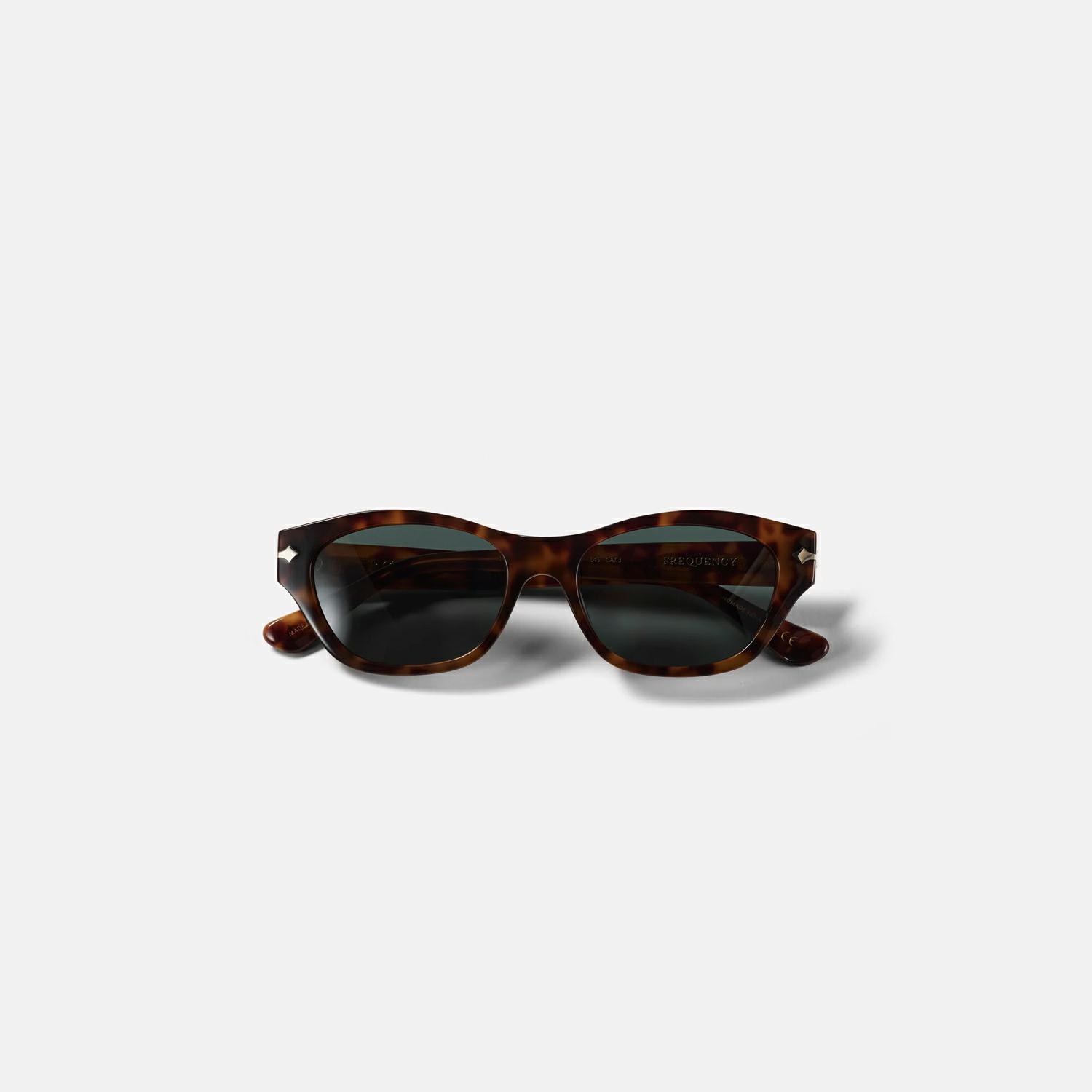 Epokhe Frequency Amb Tort Green Amber Tortoise/green. Epokhe Sunglasses in Mens Sunglasses & Mens Eyewear. Code: 100-AMPOTO