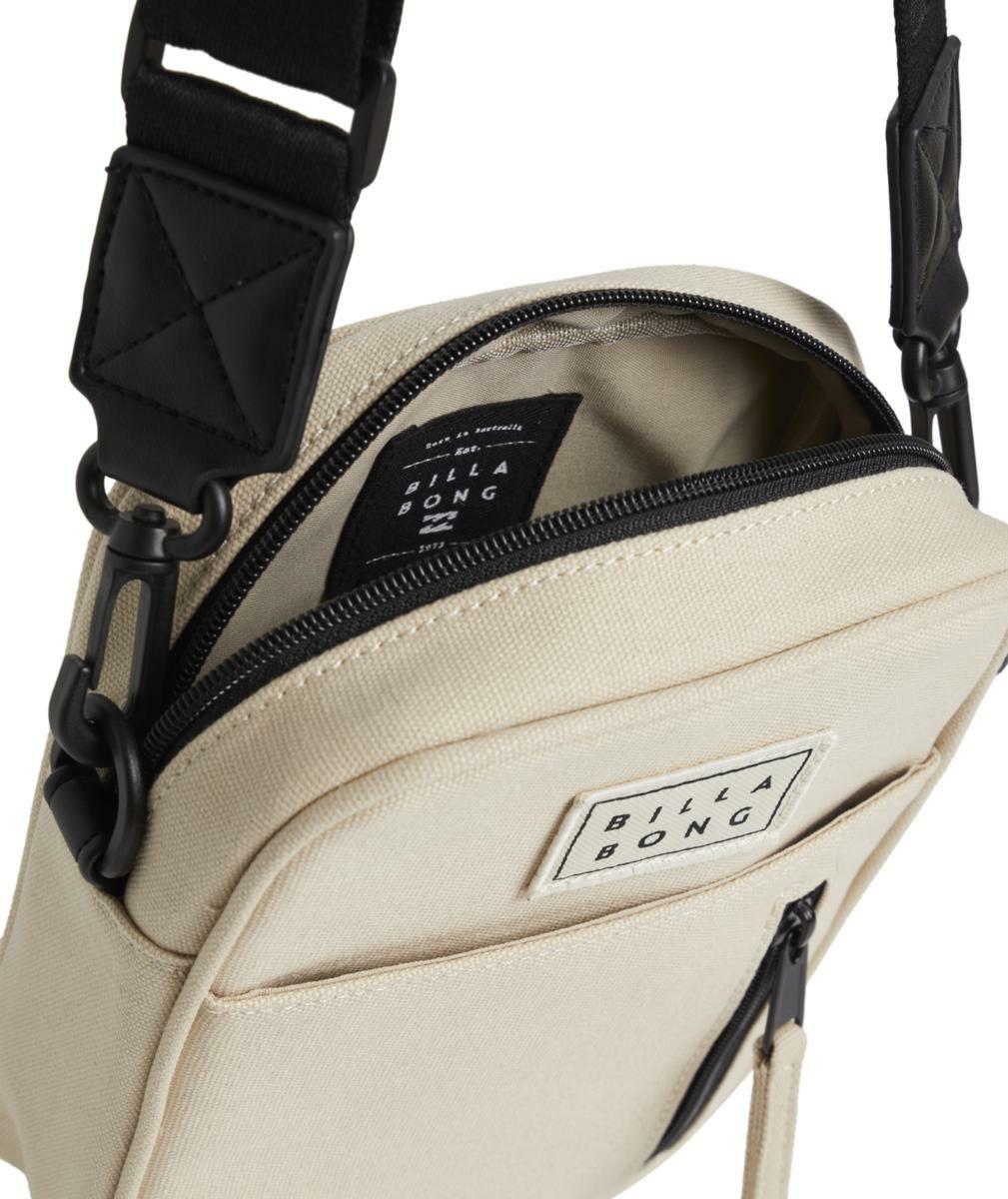 Billabong Chaser Bag Coyote. Billabong Handbags in Womens Handbags & Womens Bags. Code: 24E643571