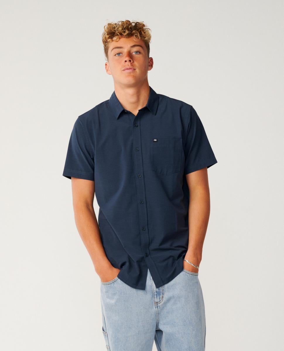 Rip Curl Vaporcool Aerotech S/s Dark Navy. Rip Curl Shirts - Short Sleeve in Mens Shirts - Short Sleeve & Mens Shirts. Code: 052MSH
