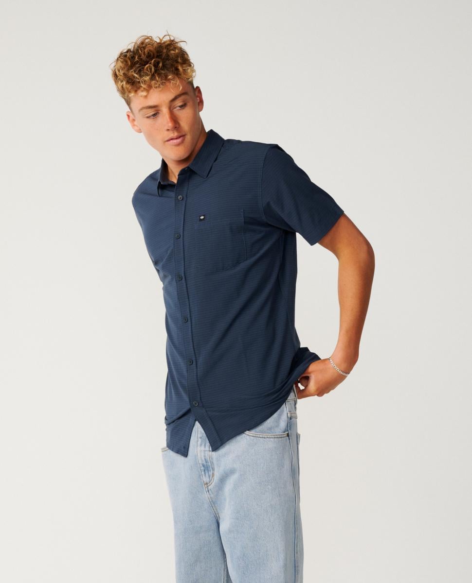 Rip Curl Vaporcool Aerotech S/s Dark Navy. Rip Curl Shirts - Short Sleeve in Mens Shirts - Short Sleeve & Mens Shirts. Code: 052MSH