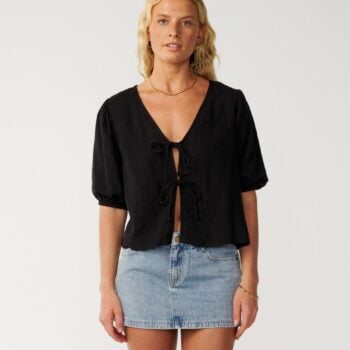 Rip Curl Vibe Surf Tie Front Top Black. Rip Curl Shirts - Short Sleeve in Womens Shirts - Short Sleeve & Womens Shirts. Code: 06UWSH