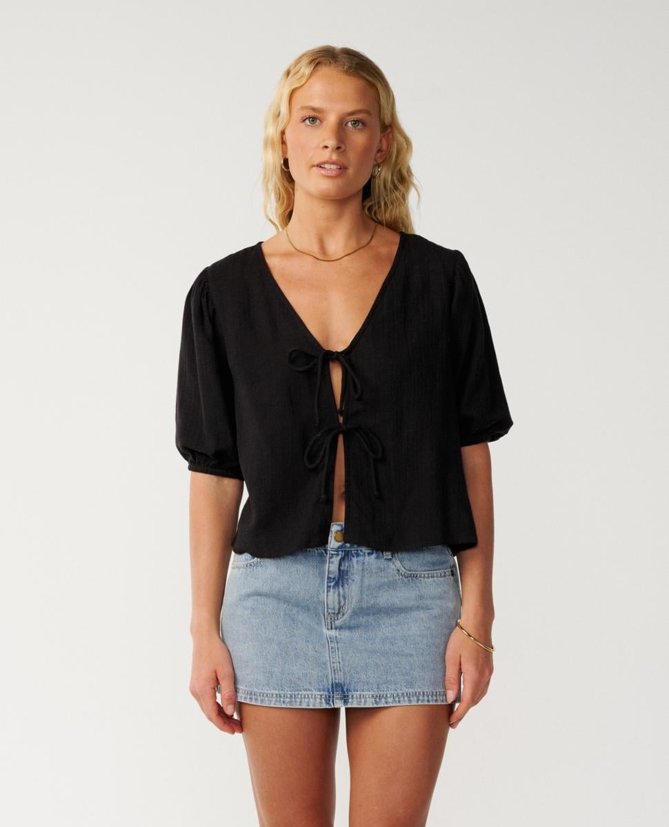 Rip Curl Vibe Surf Tie Front Top Black. Rip Curl Shirts - Short Sleeve in Womens Shirts - Short Sleeve & Womens Shirts. Code: 06UWSH