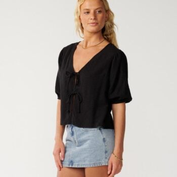 Rip Curl Vibe Surf Tie Front Top Black. Rip Curl Shirts - Short Sleeve in Womens Shirts - Short Sleeve & Womens Shirts. Code: 06UWSH