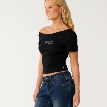 Rip Curl Off Shoulder Rc Tee Black. Rip Curl Tees in Womens Tees & Womens T-shirts & Singlets. Code: 0Q0WTE