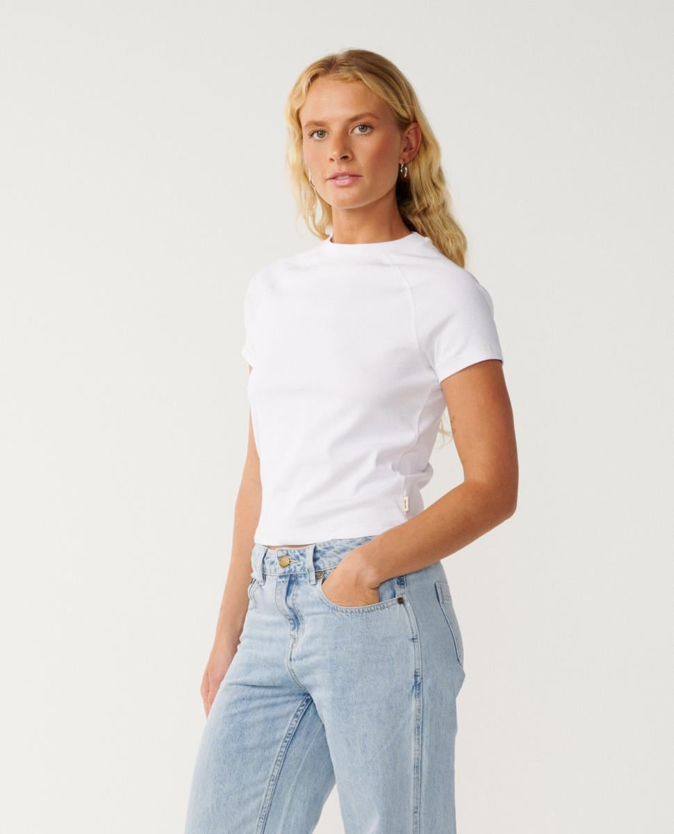 Rip Curl Classic Fitted Raglan Tee White. Rip Curl Tees in Womens Tees & Womens T-shirts & Singlets. Code: 0Q3WTE