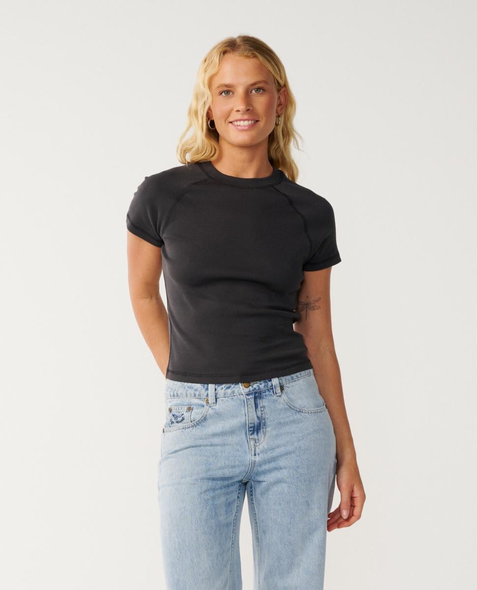Rip Curl Classic Fitted Raglan Tee Washed Black. Rip Curl Tees in Womens Tees & Womens T-shirts & Singlets. Code: 0Q3WTE
