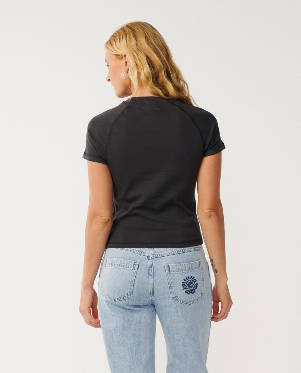 Rip Curl Classic Fitted Raglan Tee Washed Black. Rip Curl Tees in Womens Tees & Womens T-shirts & Singlets. Code: 0Q3WTE