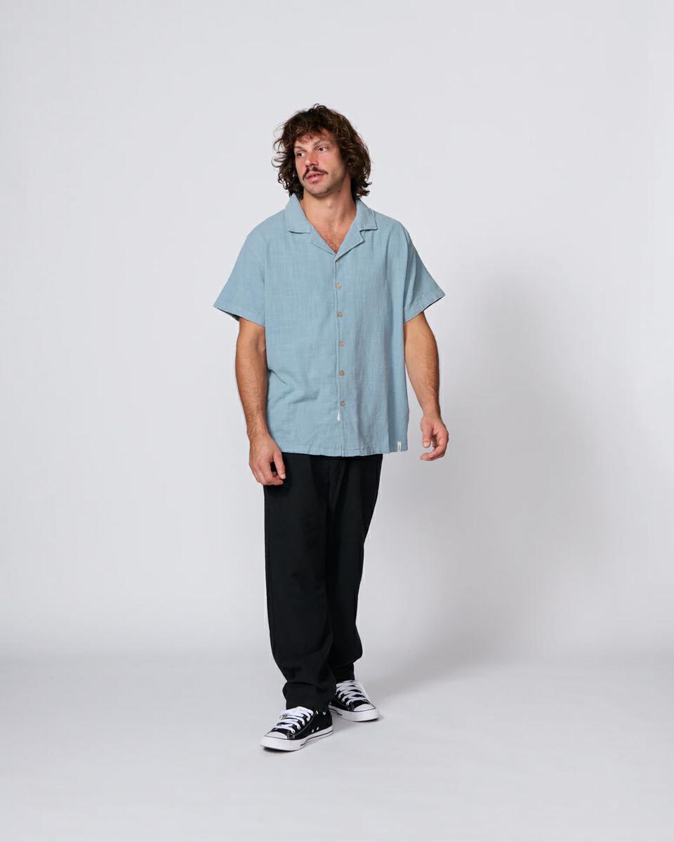 Critical Slide Society Ernie Resort Ss Shirt Blue. Critical Slide Society Shirts - Short Sleeve in Mens Shirts - Short Sleeve & Mens Shirts. Code: SS2001