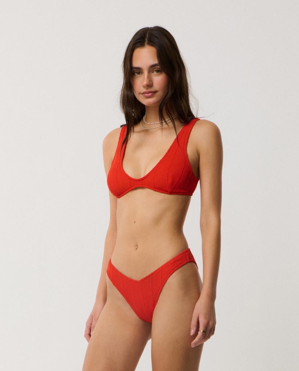 Rip Curl Vibe Surf High Cheeky Red. Rip Curl Swimwear - Separates in Womens Swimwear - Separates & Womens Swimwear. Code: 0Y7WSW
