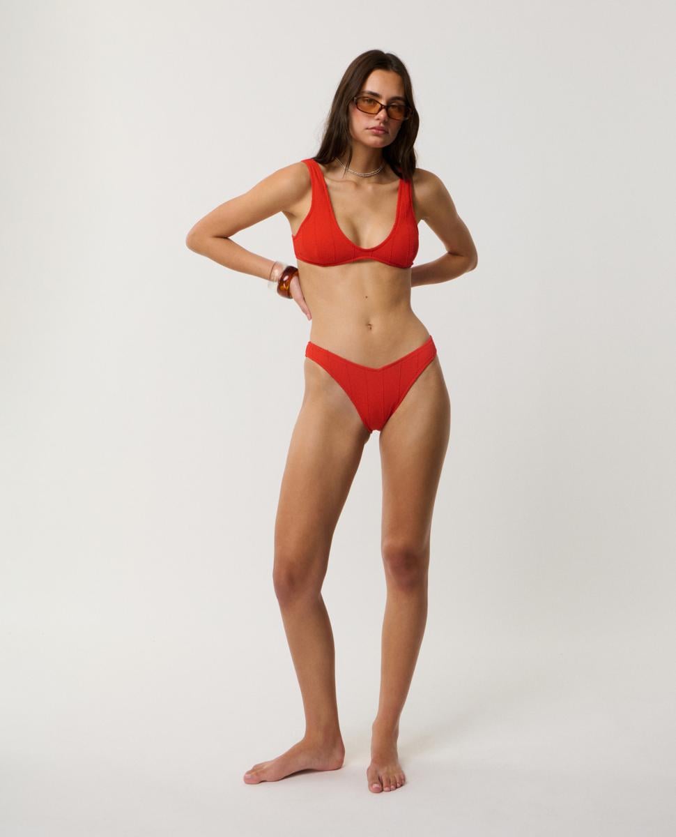 Rip Curl Vibe Surf High Cheeky Red. Rip Curl Swimwear - Separates in Womens Swimwear - Separates & Womens Swimwear. Code: 0Y7WSW