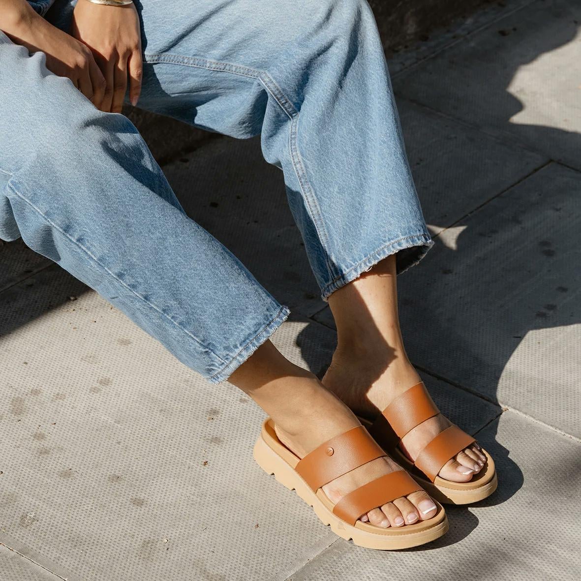 Reef Vista Luxe Thea Leather Brown. Reef Thongs in Womens Thongs & Womens Footwear. Code: CJ7371