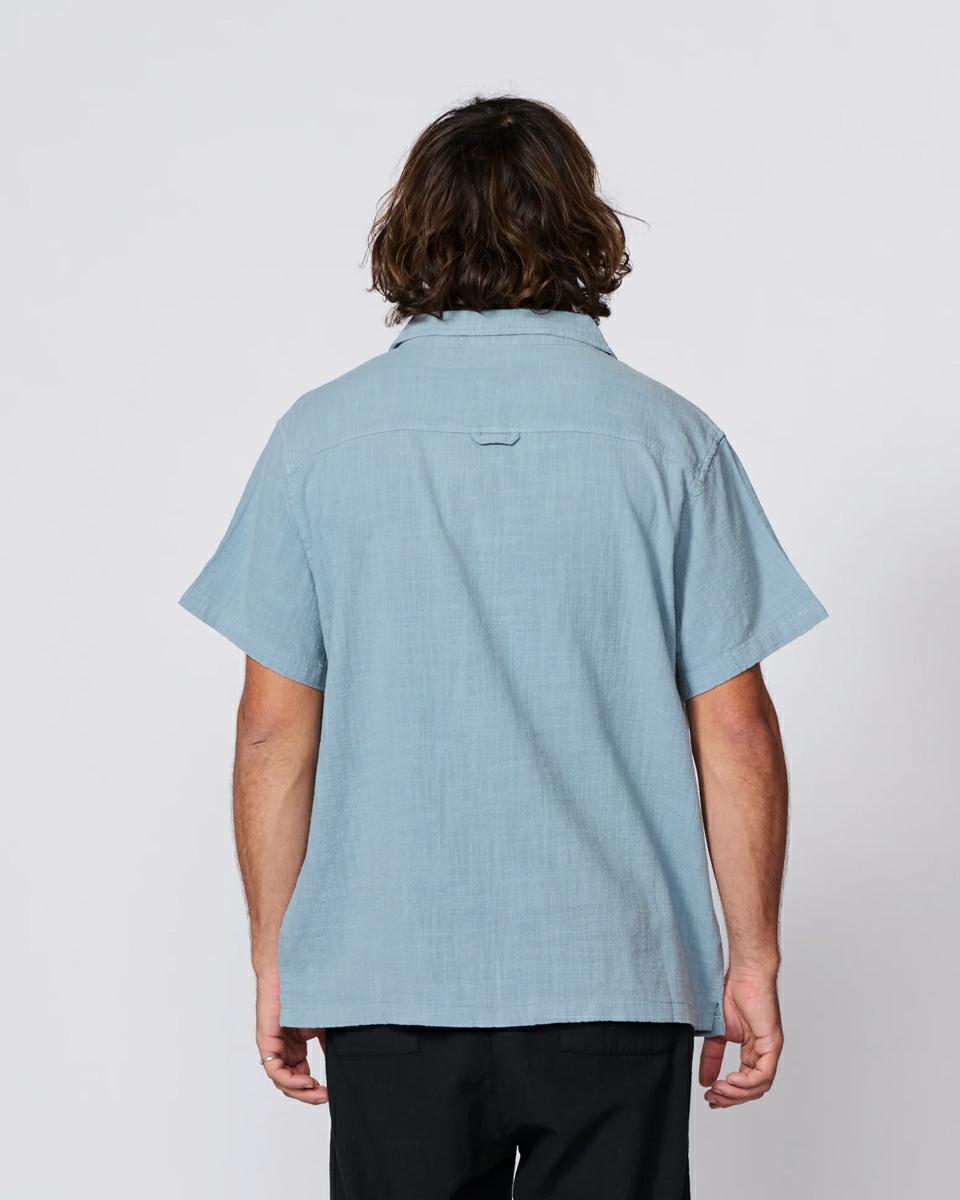 Critical Slide Society Ernie Resort Ss Shirt Blue. Critical Slide Society Shirts - Short Sleeve in Mens Shirts - Short Sleeve & Mens Shirts. Code: SS2001