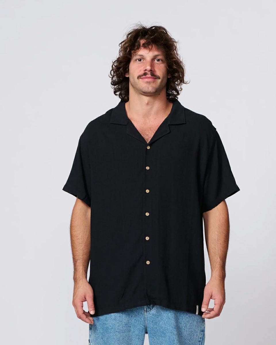 Critical Slide Society Ernie Resort Ss Shirt Phantom. Critical Slide Society Shirts - Short Sleeve in Mens Shirts - Short Sleeve & Mens Shirts. Code: SS2001