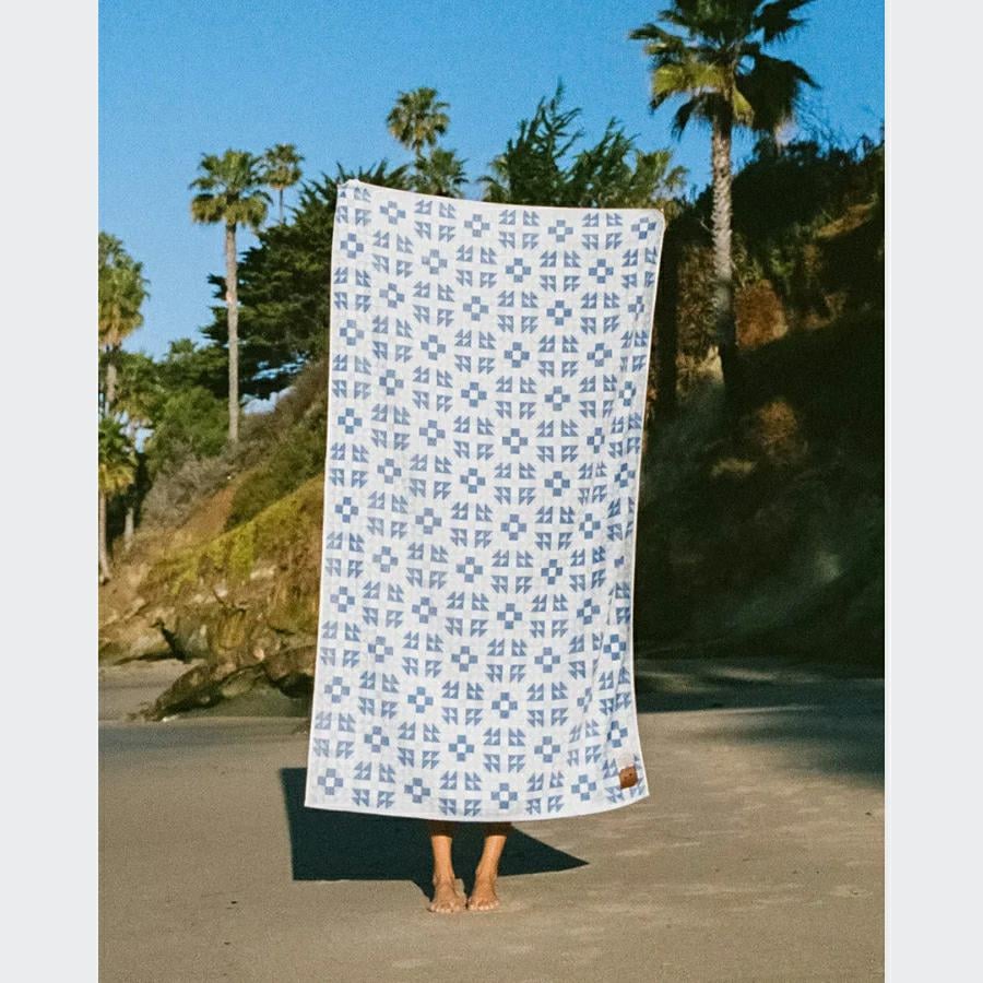 Slow Tide The Dream Towel Lagoon. Slow Tide Towels - Hooded in Womens Towels - Hooded & Womens Accessories. Code: STOW017