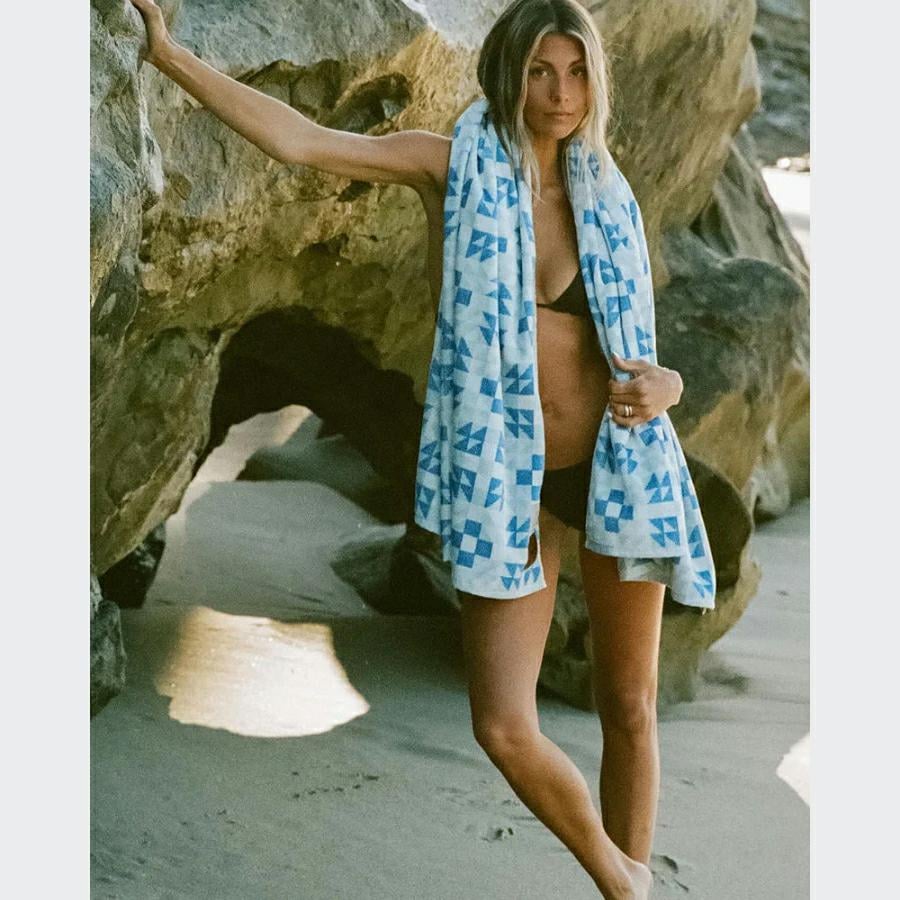 Slow Tide The Dream Towel Lagoon. Slow Tide Towels - Hooded in Womens Towels - Hooded & Womens Accessories. Code: STOW017