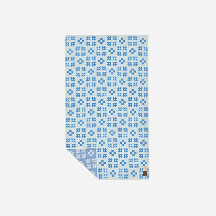 Slow Tide The Dream Towel Lagoon. Slow Tide Towels - Hooded in Womens Towels - Hooded & Womens Accessories. Code: STOW017