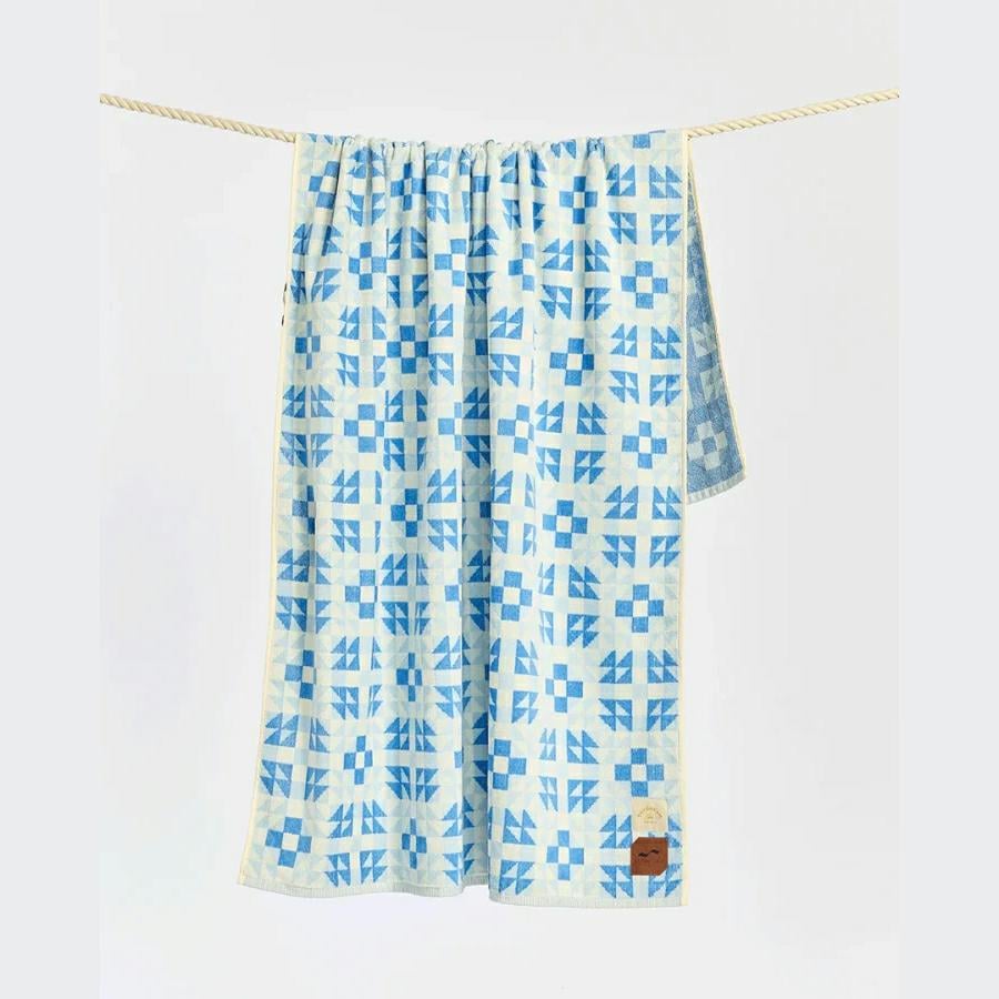 Slow Tide The Dream Towel Lagoon. Slow Tide Towels - Hooded in Womens Towels - Hooded & Womens Accessories. Code: STOW017