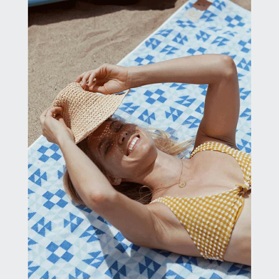 Slow Tide The Dream Towel Lagoon. Slow Tide Towels - Hooded in Womens Towels - Hooded & Womens Accessories. Code: STOW017