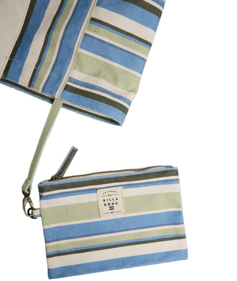 Billabong Horizon Kiss Tote Blue Horizon. Billabong Travel Bags in Womens Travel Bags & Womens Bags. Code: UBJBT00296
