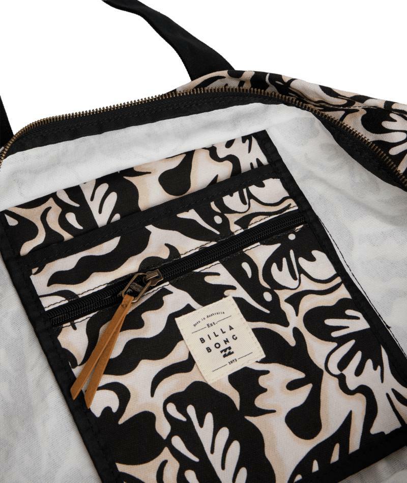 Billabong Poppins Tote Salt Crystal. Billabong Travel Bags in Womens Travel Bags & Womens Bags. Code: UBJBT00300