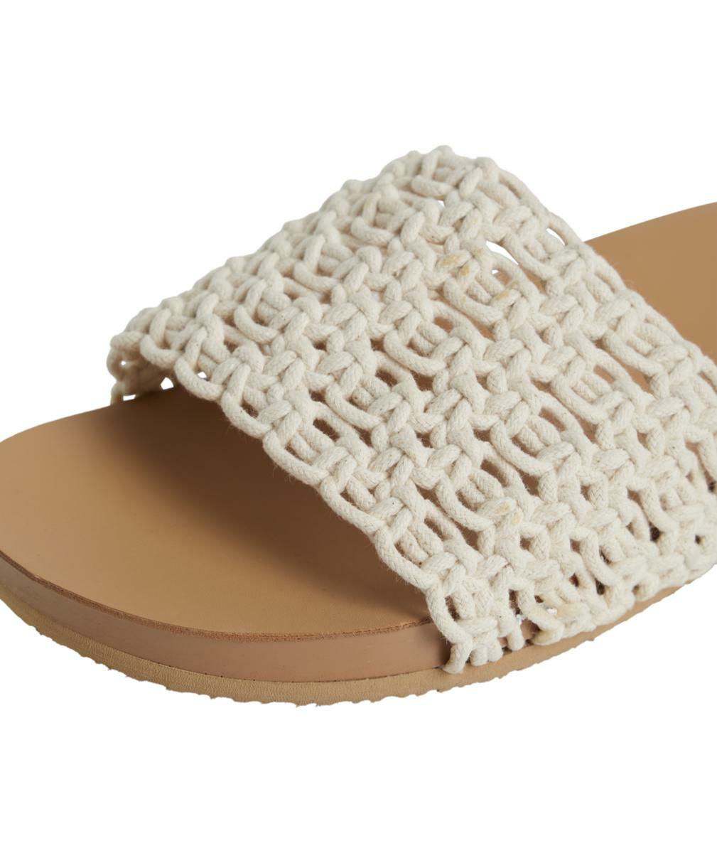 Billabong Aurora Whisper White. Billabong Thongs in Womens Thongs & Womens Footwear. Code: CB01529